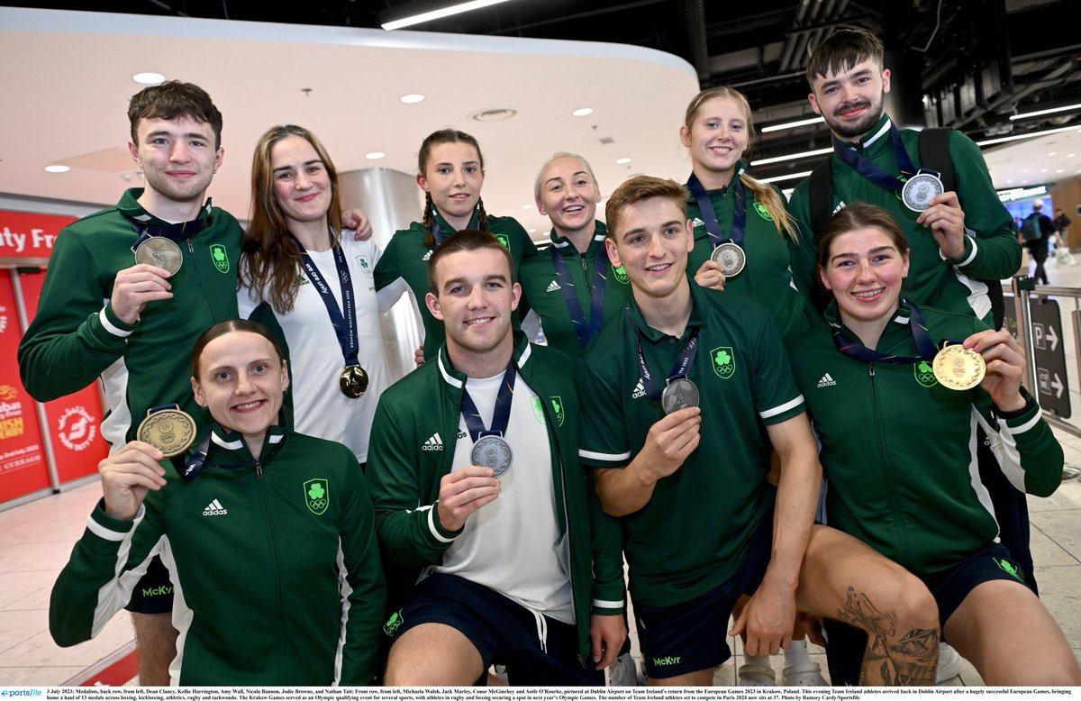 AllianzIreland's tweet photo. Incredible scenes at Dublin Airport yesterday evening as some of the @TeamIreland athletes arrived home from the European Games in Kraków 🥇🥈 🥉

Comhghairdeas to all the team who did themselves and the country proud ☘️

#YouWriteIt #TeamIreland @sportsfile https://t.co/yYGk4TlYAG