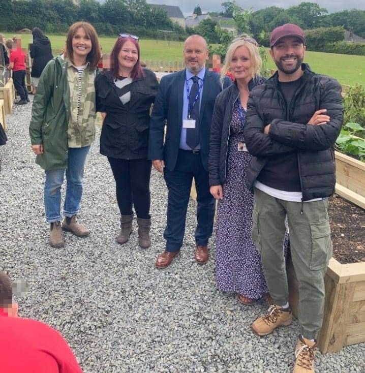 ysgolbydder's tweet photo. Am benwythnos prysur! @boomcymru yn ffilmio ar gyfer #prosiectpummil ! Diolch yn fawr i bawb unwaith eto am eich gwaith caled dros y cyfnod yma, ac i’r holl gontractwyr a oedd yn hael iawn. Pleser oedd cydweithio gyda @Tryst_Ellis @emmagwalford
ar griw hefyd!#balch#cymunedfelun https://t.co/hOJiiJPh7L