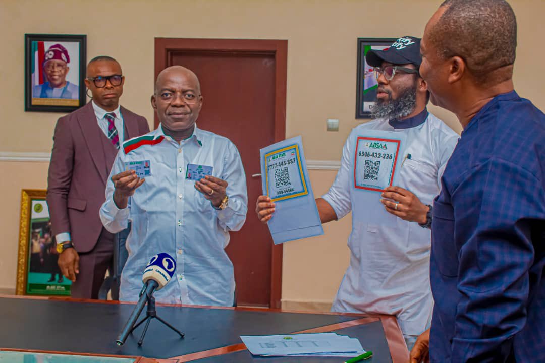 alexottiofr's tweet photo. *ABIA LAUNCHES NEW DIGITAL TAX SYSTEM FOR TRANSPORTERS, TRADERS*
I'm proud to introduce a revolutionary digital tax system that is designed to curb fraud and augment revenue. This system incorporates a free medical insurance scheme for all commercial vehicle operators, enabling us to fuel entrepreneurial growth and progress within the state. We envisage this digital platform to not only simplify tax compliance, but also unlock substantial revenue for development projects, thereby strengthening our state's economy. It offers easy payment options for both transporters and traders, and promotes transparency, reflecting our steadfast commitment to facilitating business operations in Abia state.