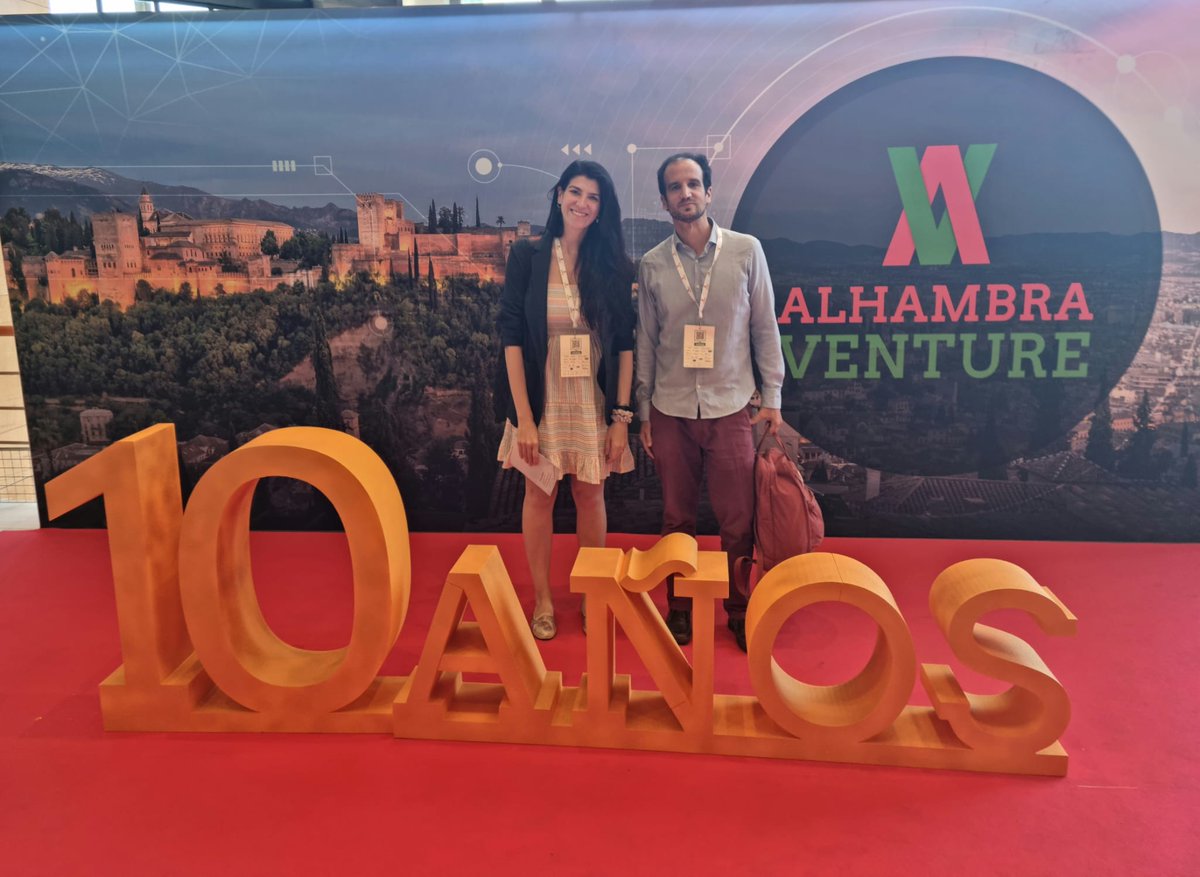 Nuestros compis Ángela y Pablo haciendo #networking en <a href="/AlhambraVenture/">Alhambra Venture</a> para ser compañeros de viaje de las #fintech y #legaltech en su camino de innovación. ¡Compiten en estilo con la Alhambra! 😂#AlhambraVenture