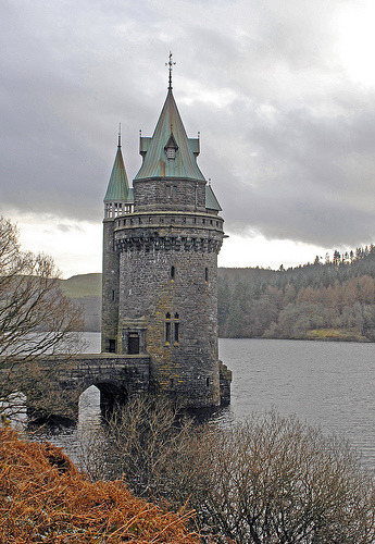 balanceinstyle's tweet photo. Castle Tower, Lake Vyrnwy, Wales #CastleTower #LakeVyrnwy #Wales https://t.co/PyvaiCf8oP https://t.co/qbUAGdVsnE