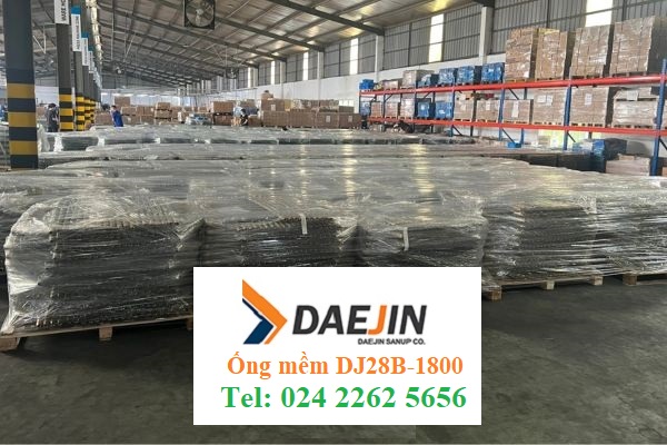 DayInox's tweet photo. Ống mềm Daejin dài 1800mm - 14bar, có kiểm định PCCC. https://t.co/ickNlmTAdE Ống mềm có vỏ bện Inox DJ28B-1800. https://t.co/abv0LjuoDs