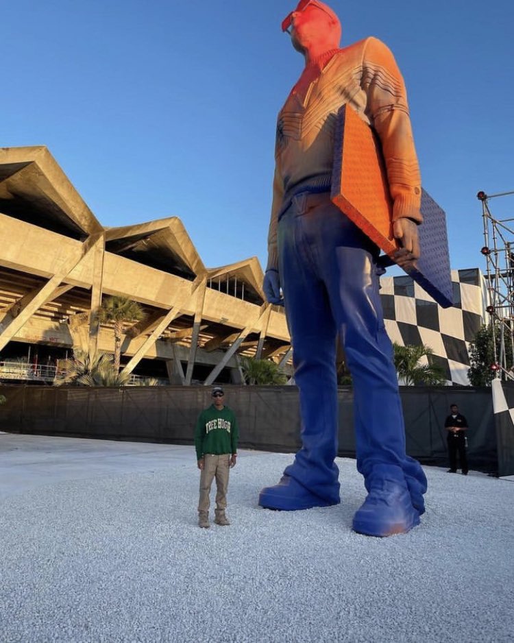 Shtreetwear on X: 3 Story Tall Virgil Abloh Statue at Louis Vuitton, Miami   / X