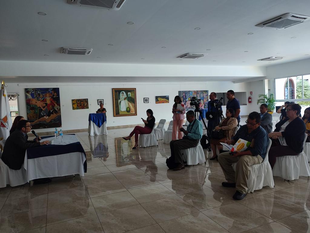 ColPadreArrupe's tweet photo. En El Salvador lanzamos la campaña DONA Y #TransformaUnaVida el viernes, convocando a los medios de comunicación. #Gracias a todos los que nos disteis visibilidad. @diario1_sv @DeSocial_ES @TelenoticiasGMV @elsalvador @MiltonRodrguez2 https://t.co/7NcAcIXX86
