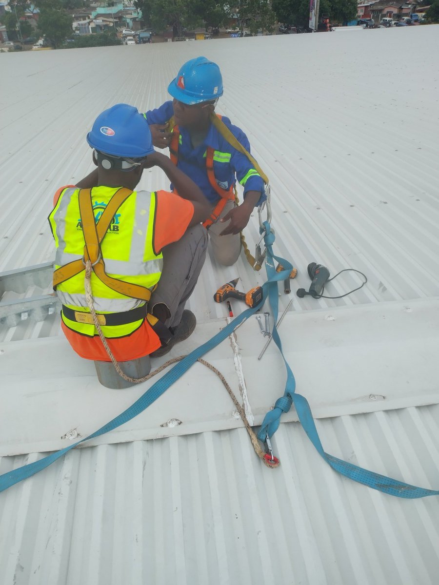 ProsperOhipeni's tweet photo. Safety on duty 👍 https://t.co/Q2bB3PJT9e