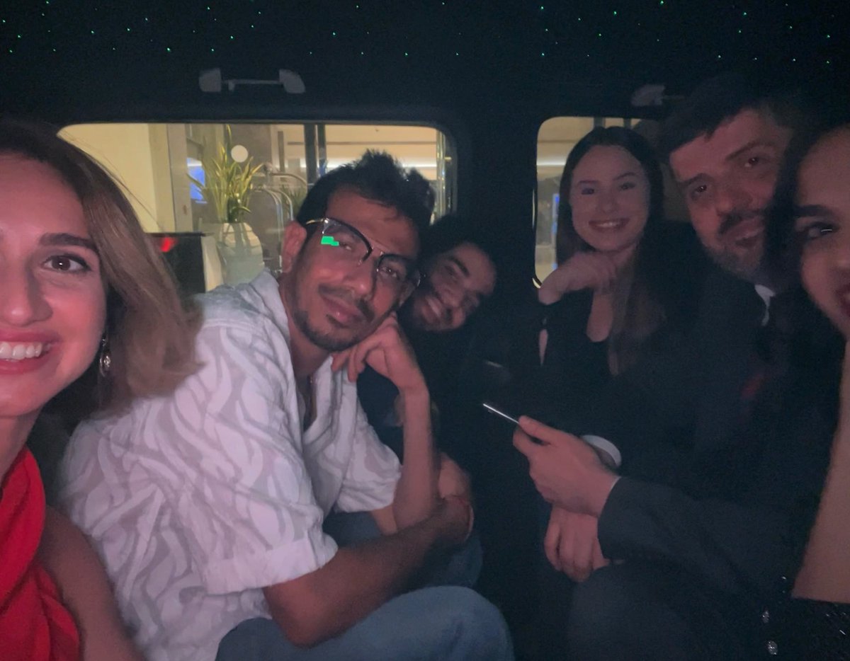 keti_chess's tweet image. Star ride 💫 @yuzi_chahal @ReheSamay @TaniaSachdev @polborta @Jesse_Feb @GCLlive 
#chess #GlobalChessLeague