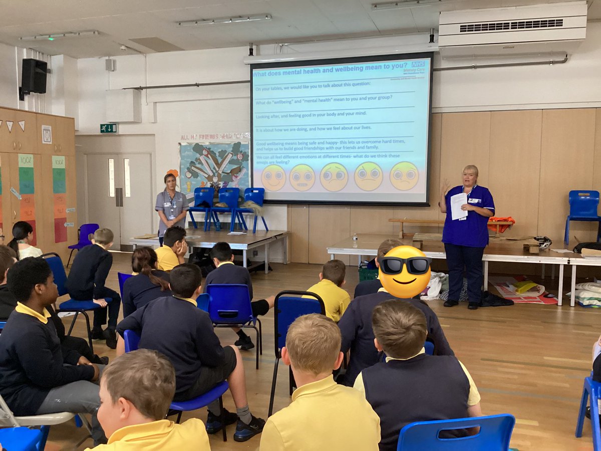 year6stcleopas's tweet photo. Social media and mental health and wellbeing session this morning. @stcleopas @5_6StCleopas Lots of great discussion about staying safe online. #StCleopasComputing https://t.co/e9lDhUaAI6