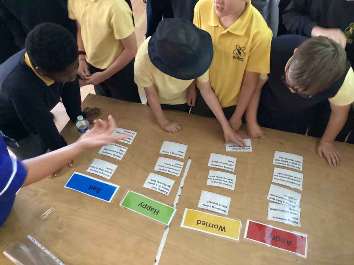 year6stcleopas's tweet photo. Social media and mental health and wellbeing session this morning. @stcleopas @5_6StCleopas Lots of great discussion about staying safe online. #StCleopasComputing https://t.co/e9lDhUaAI6