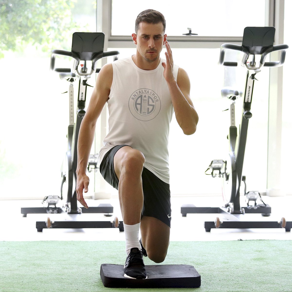 Antalyaspor's tweet photo. 🏋🏻‍♂️ Takımımız, sabah saatlerinde fitness salonunda yaptığı antrenmanla Burdur kampı öncesi Antalya'daki son çalışmasını tamamladı.

#FraportTAVAntalyaspor
#HerŞeyAntalyasporİçin https://t.co/WfttM8jeO9