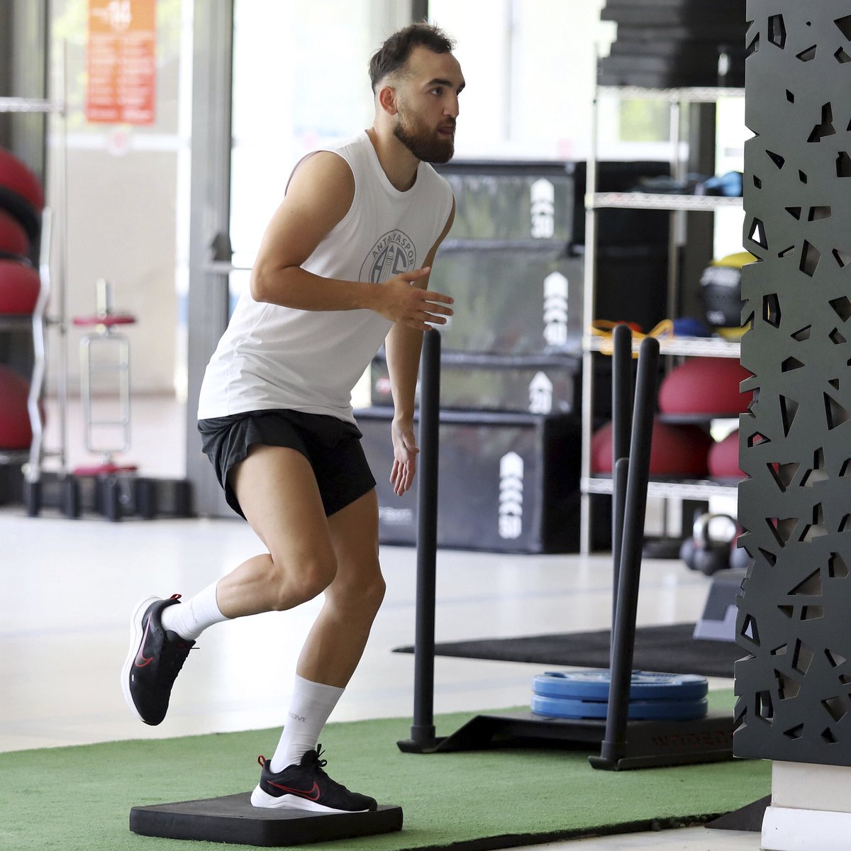 Antalyaspor's tweet photo. 🏋🏻‍♂️ Takımımız, sabah saatlerinde fitness salonunda yaptığı antrenmanla Burdur kampı öncesi Antalya'daki son çalışmasını tamamladı.

#FraportTAVAntalyaspor
#HerŞeyAntalyasporİçin https://t.co/WfttM8jeO9