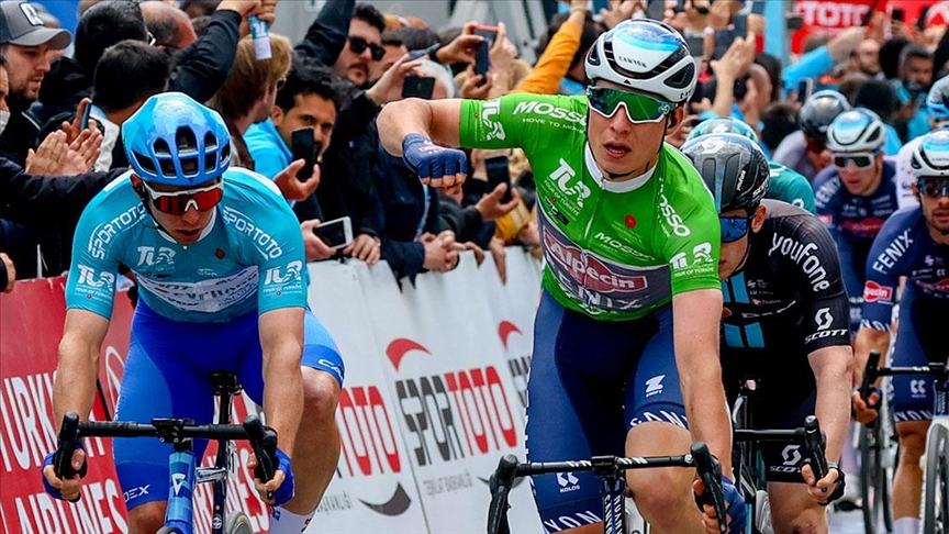 MossoBisiklet's tweet photo. 🚨 Nasıl başladı // Nasıl devam ediyor

💚 Tour of Türkiye // 💛Tour de France

Tebrikler @jasperphilipsen 👏 https://t.co/bnd4xzIFQv