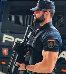 CgscUfp's tweet photo. Los dos guerreros más poderosos son la paciencia y el tiempo.

Buenas tardes y buen servicio!

#PoliciaNacional #Uip #Antidisturbios #Policia #Guerreros #Paciencia #Tiempo #BuenasTardes #UfpCrece #Ufp #UfpCgsc https://t.co/ArZGSxu9Rv