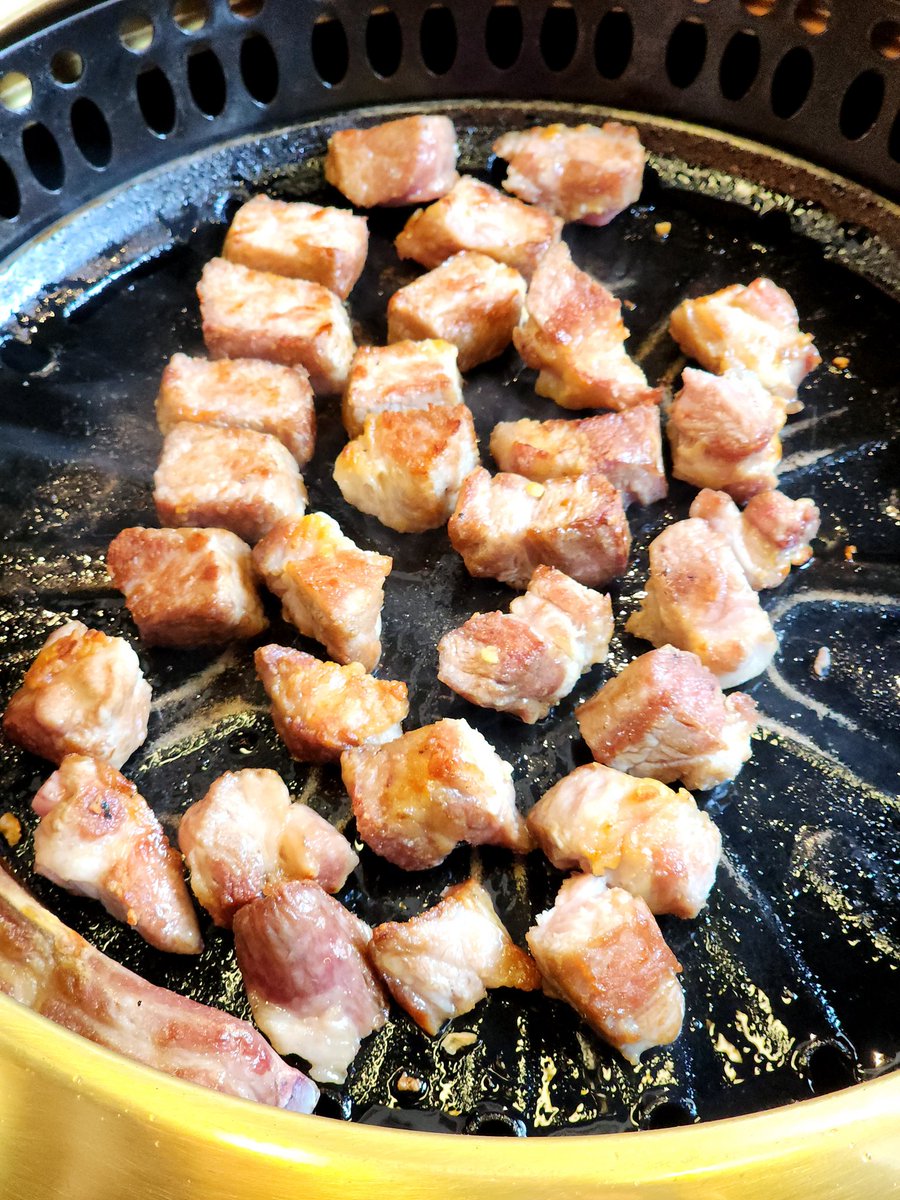 henmuntookdee's tweet image. ขอพิกัดปิ้งย่างเกาหลีที่คิดว่าอร่อย/คุ้มที่สุดในชีวิต!! ถ้าคนเล่นเยอะเดี๋ยวทำโพยเหมือนหมูกระทะให้ด้วยอิ🫶