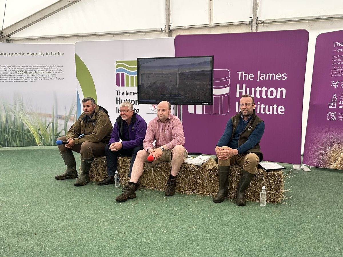 AHDB_Scot's tweet photo. Staying profitable with lower inputs is the subject of the second #arableconversation @ArableScotland lots of questions asked of the panel on this important topic and what it means for Scottish farmers. https://t.co/DNmiUZ7Cq2