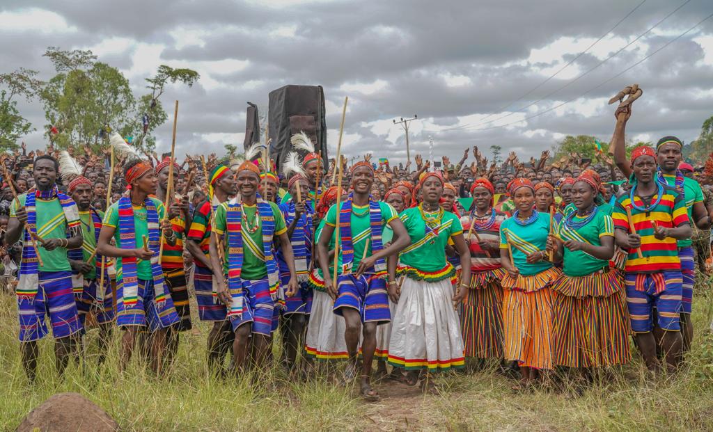 AbiyAhmedAli's tweet photo. I am very happy to be among the Konso people who are known for their terracing work, for environmental protection, water retention techniques and their ancient hand tools. https://t.co/HnQbenH0Ma