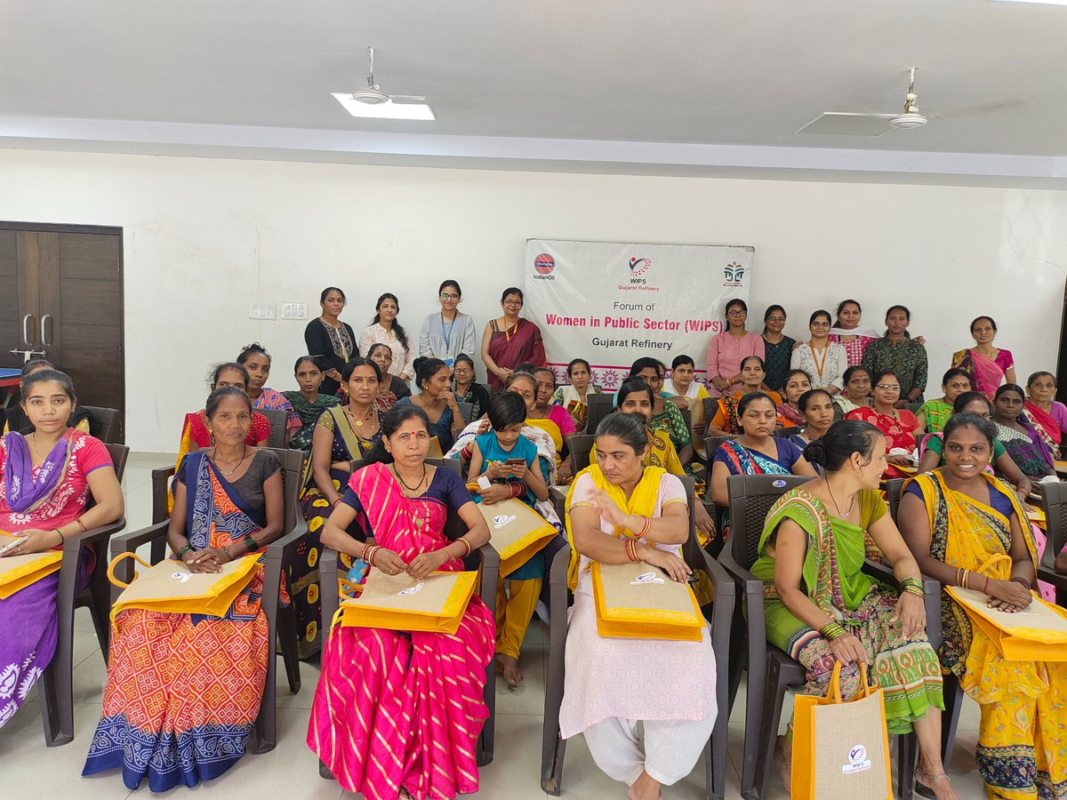 As part of #SwachhtaPakhwada2023, a special health check-up and swachhta awareness talk for domestic helpers and women contract workers was organized.  Jute bags to promote sustainable alternative to single-use plastic bags and sanitation kits were also given to the participants.