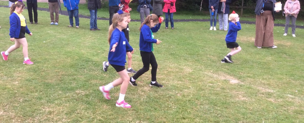A fantastic Sports Day! Thank goodness the rain stayed away. Well done to all the children for your amazing effort. Congratulations to Warwick our castle winners this year! 🏆