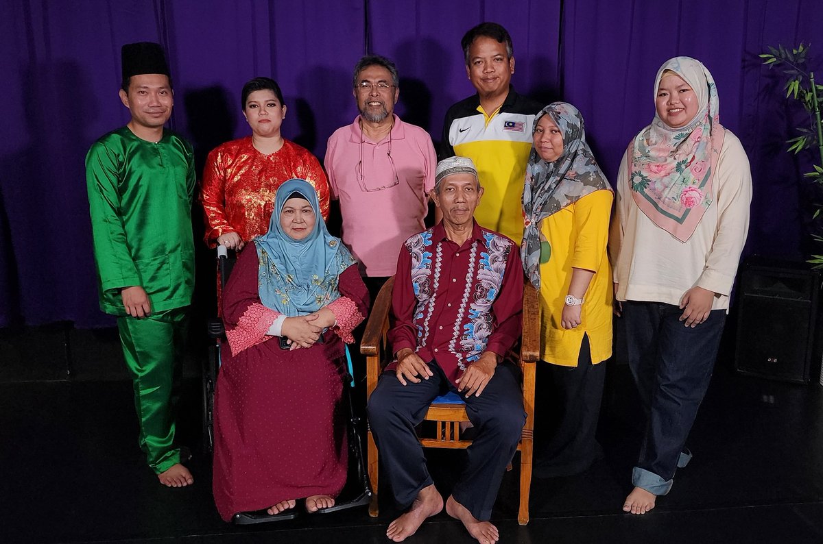 NusPARC's tweet photo. oleh Adiguru-Adiguru Zapin Johor. Siri Pengabsahan Zapin Johor ini menampilkan repertoir-repertoir Zapin yang terdapat  di negeri Johor. Episod ini menayangkan rakaman pengabsahan Zapin Tanjung Selabu. https://t.co/ExcYk4rE7K