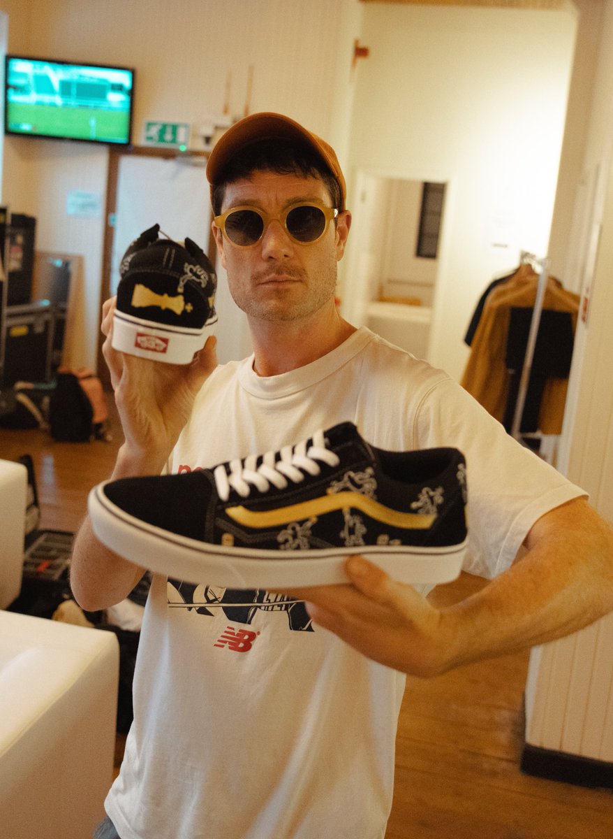 CustomConverse's tweet photo. There’s a new blog post up on the website about @bastilledan and all 4 pairs of new custom shoes gifted to them last Friday. 

https://t.co/ncaapYtzNw

📸 @joehorridge 

#bastille #bastilledan #badbloodx #nike #sneakers #customvans #adidas #customadidas #customnike https://t.co/0EQPJWlzjp