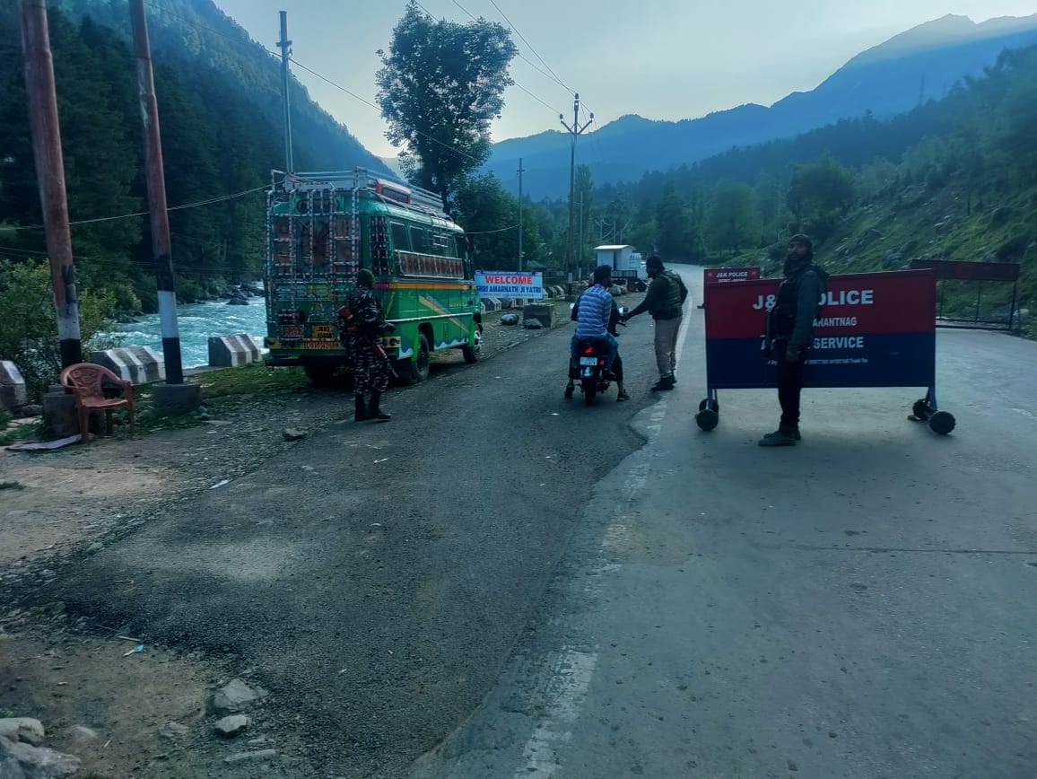 DigSkr's tweet photo. Become a stakeholder in securing Shri Amar Nath Ji Yatra 2023.
Please maintain lane discipline.
Cooperate with the forces on ground.
Respect cut off timings.

@JmuKmrPolice at your service https://t.co/n7cXOMD6M9