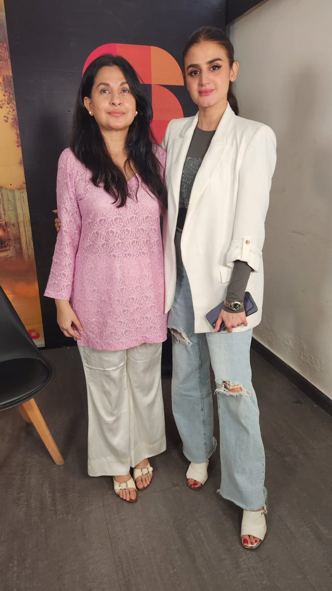 KaukabJahan's tweet photo. It is always a positive energy when meeting with someone like #HiraMani. Wish her all the luck for her debut film #TeriMeriKahaniyan by #SeePrime
@seeprimeTV https://t.co/viRkU45kwC