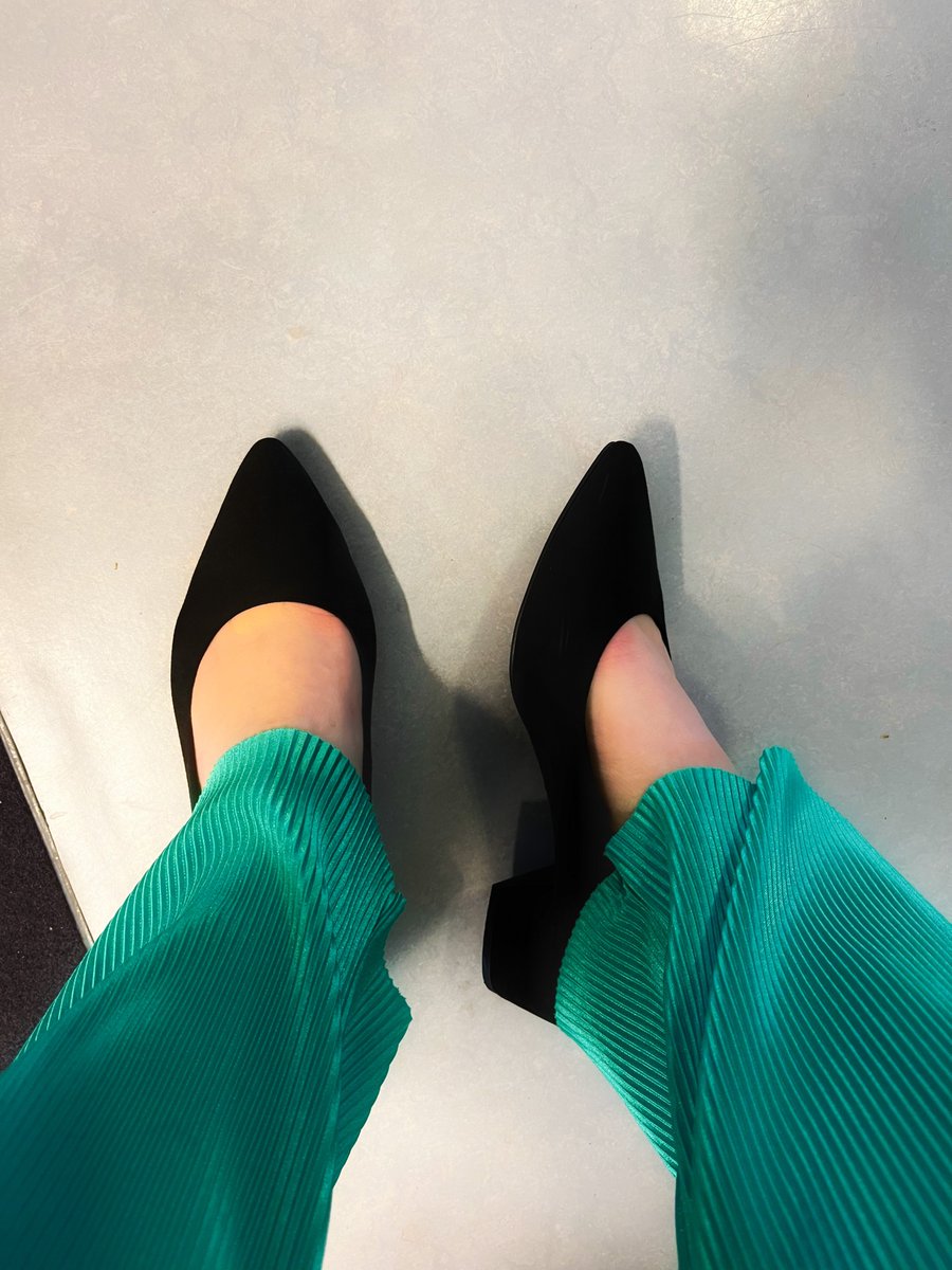 Sanne Raghoebar (@sanneraghoebar) on Twitter photo It was a honour to last minute join the defence of the new Dr. Van der Bend as an opponent - massive congratulations 🥳. Funny anecdote: I was asked on the parking lot wearing my flip flops. So thank you
<a href="/MCB_WU/">Marketing & Consumer</a>
for buying these new fancy shoes! Great memory.
<a href="/EllenvanKleef/">Ellen van Kleef</a> It was a honour to last minute join the defence of the new Dr. Van der Bend as an opponent - massive congratulations 🥳. Funny anecdote: I was asked on the parking lot wearing my flip flops. So thank you
<a href="/MCB_WU/">Marketing & Consumer</a>
for buying these new fancy shoes! Great memory.
<a href="/EllenvanKleef/">Ellen van Kleef</a>