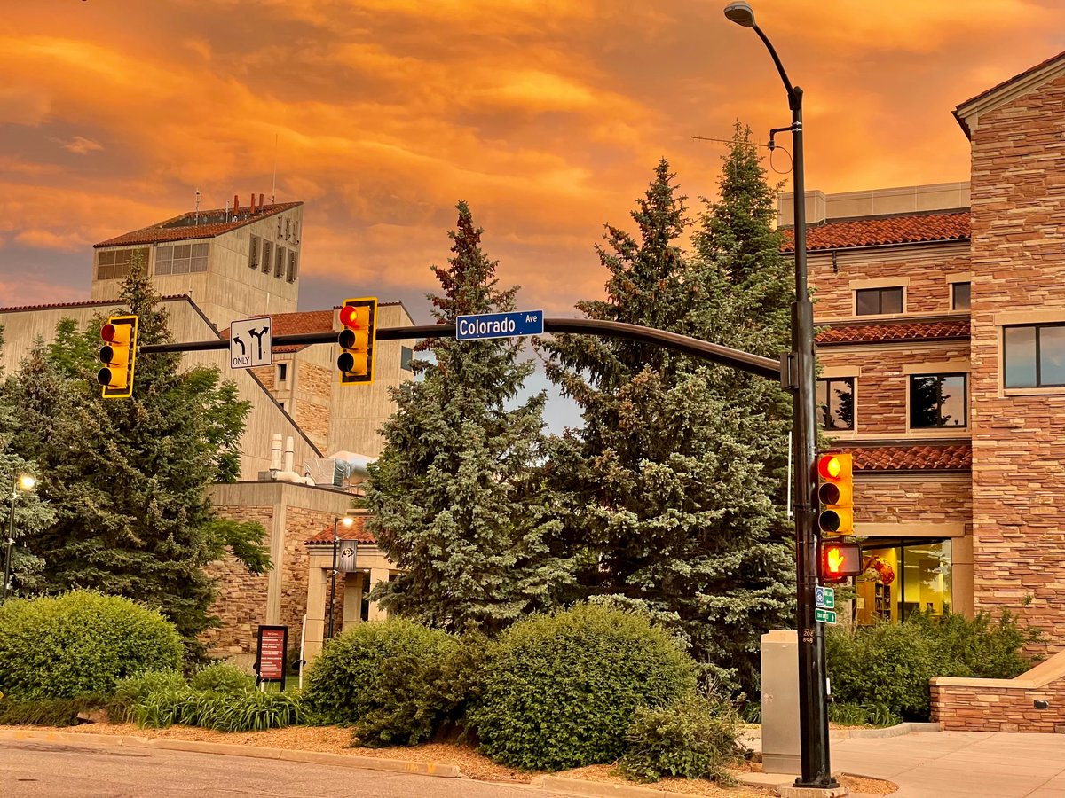 DjunaCroon's tweet photo. About a year ago, I gave a series of lectures at the Theoretical Advanced Study Institute (TASI) in beautiful Boulder, Colorado. I've finally managed to write them up:

TASI lectures on Phase Transitions, Baryogenesis, and Gravitational Waves
https://t.co/a34osFqFlJ https://t.co/HnlBy8SMGy
