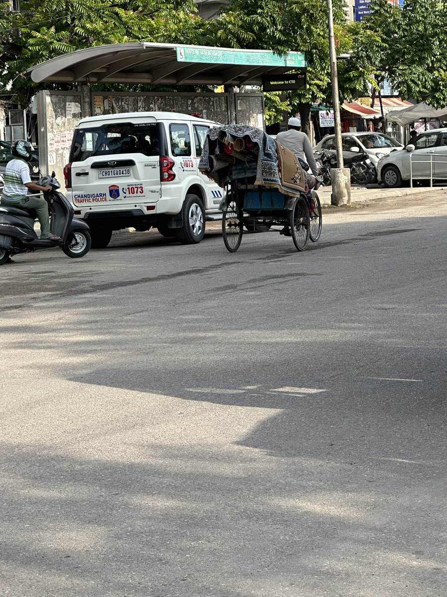 shishupaul02's tweet photo. Is this the right way to park vehicle just in front of bus stop #Burail opp to Indian Overseas Bank #Chandigarh @ssptfcchd @trafficchd https://t.co/pQmdwLYzzZ