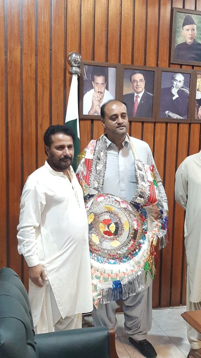 SherBajkani's tweet photo. @SalmanAMurad
کراچی کے بھادر محنتی انسان ڈپٹی میئر کراچی سلمان خان بلوچ پاکستان پیپلز پارٹی کے سچے جیالے شیر محمد باجکانی ملاقات دوران مبارک باد پیش کرتے ہوئے https://t.co/A9SAcoeTUp