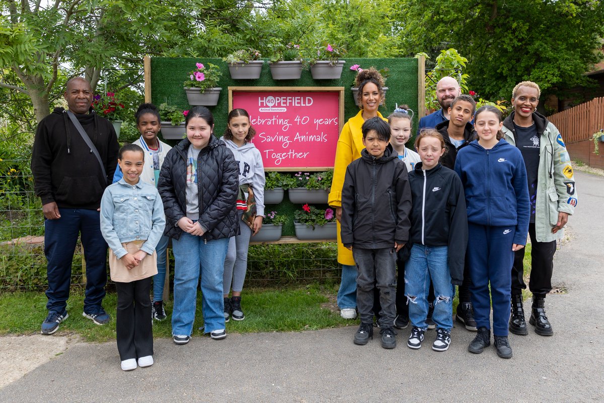 featherscharity's tweet photo. ICYMI: We had a day to remember on our recent adventure to Hopefield Animal Sanctuary, hosted by the fabulous Leona Lewis!

A huge thank you to @leonalewis, @Hopefield_Essex &amp; @ecoflixofficial for involving us in this truly inspiring day! 

https://t.co/G6lXB3fxRX https://t.co/ZvIS36F8a5
