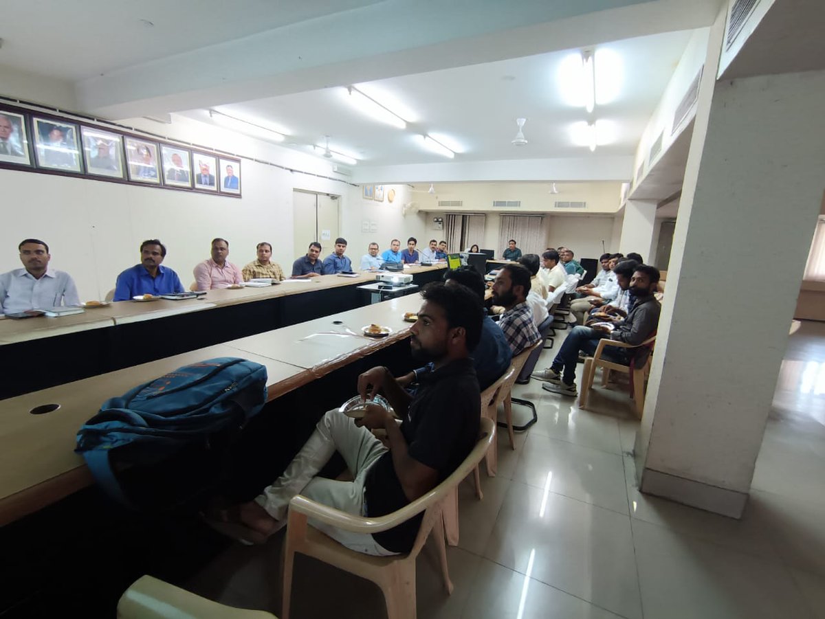 BSNLKOTA143761's tweet image. Bsnl kota meeting held with franchisees #BharatUdhyami . Achievers were recognised and awarded.
#KnowYourPartner
#BSNL