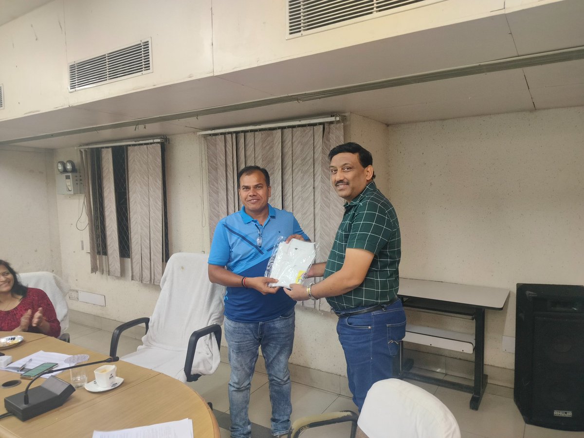 BSNLKOTA143761's tweet image. Bsnl kota meeting held with franchisees #BharatUdhyami . Achievers were recognised and awarded.
#KnowYourPartner
#BSNL