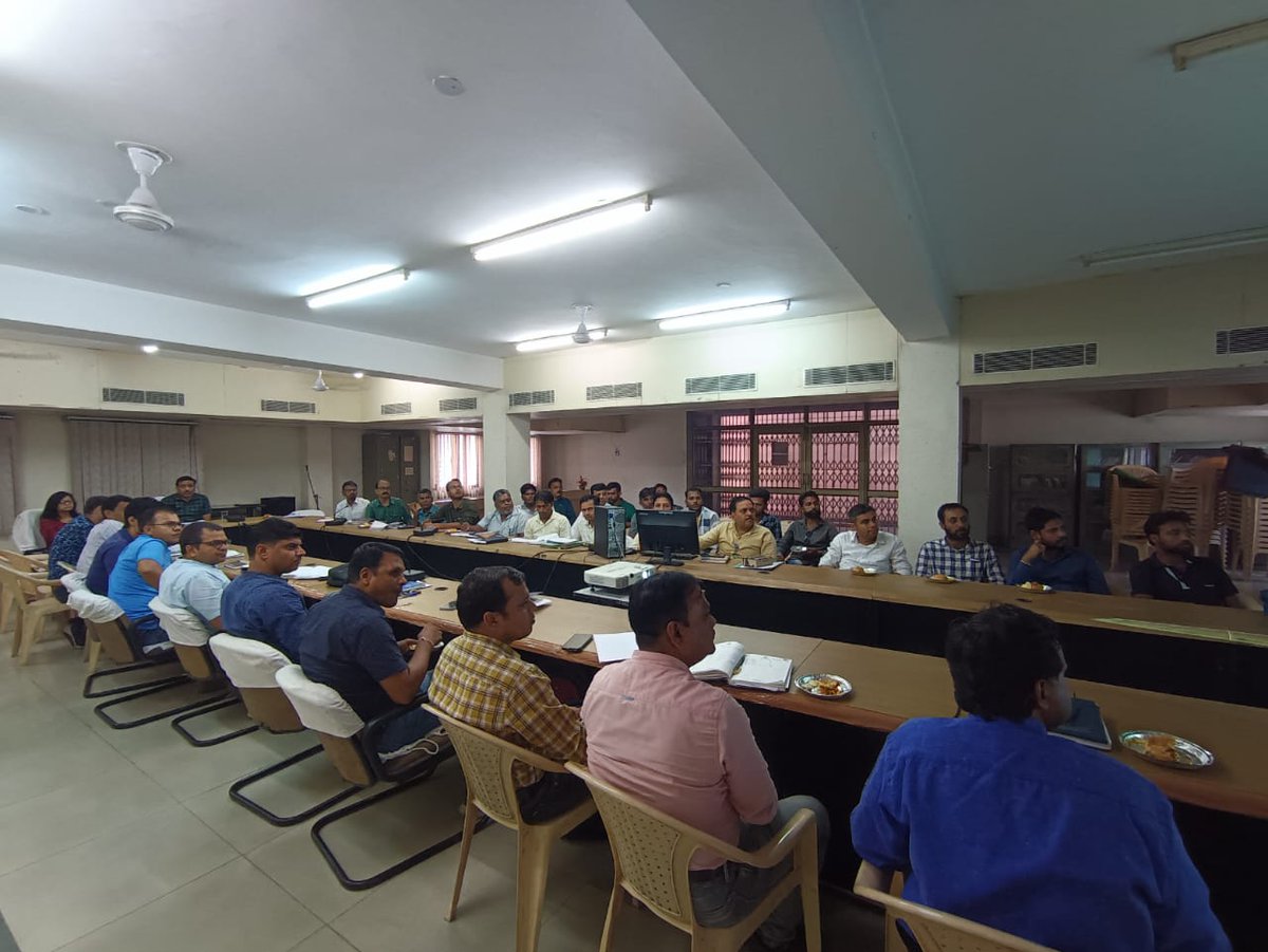 BSNLKOTA143761's tweet image. Bsnl kota meeting held with franchisees #BharatUdhyami . Achievers were recognised and awarded.
#KnowYourPartner
#BSNL