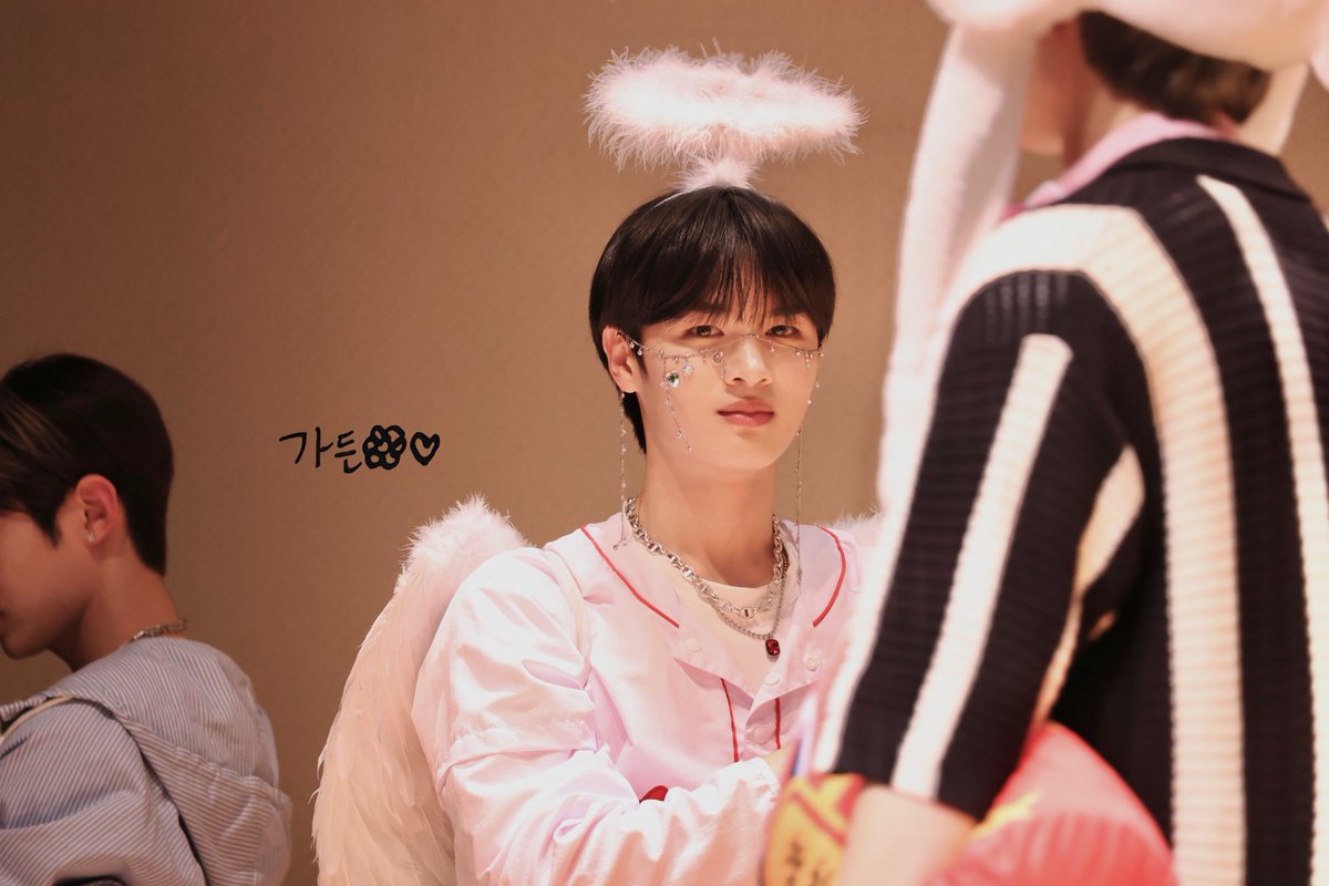 230630

상민이와 비밀연애하는 짤🫣

#LUN8 #루네이트 #지은호 #Eunho