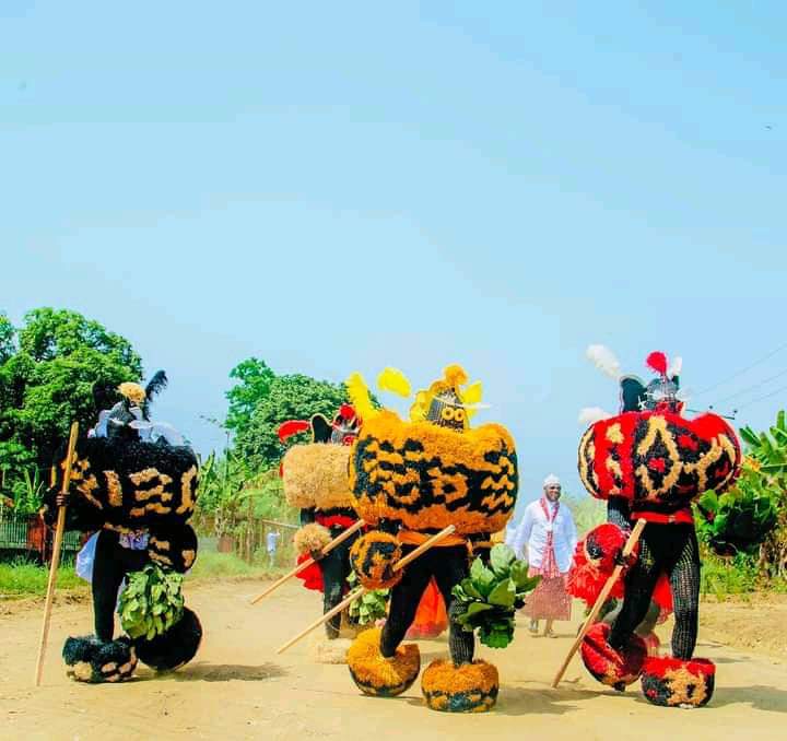 Tarahenzz's tweet photo. EFIK HISTORY 1700-2000: The Obongship Political History Series- Thread 🧵🧵🧵🧵

AN EXAMINATION OF THE OBONGSHIP DISPUTE OF 1964 BY RICHARD DUKE 

Contestants
• Etubom Edem.E.E.Adam
• Etubom Edem Ekpenyong Oku
• Etubom Ekpenyong Efiok Asama Ekpenyong Efiok Eyo Honesty VIII https://t.co/Dh6CHNgCa1