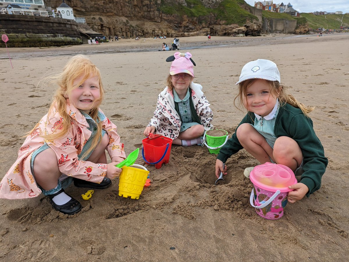 WCofE_Elm's tweet photo. We are having a lovely time at the seaside 😀 https://t.co/ufMurReNou