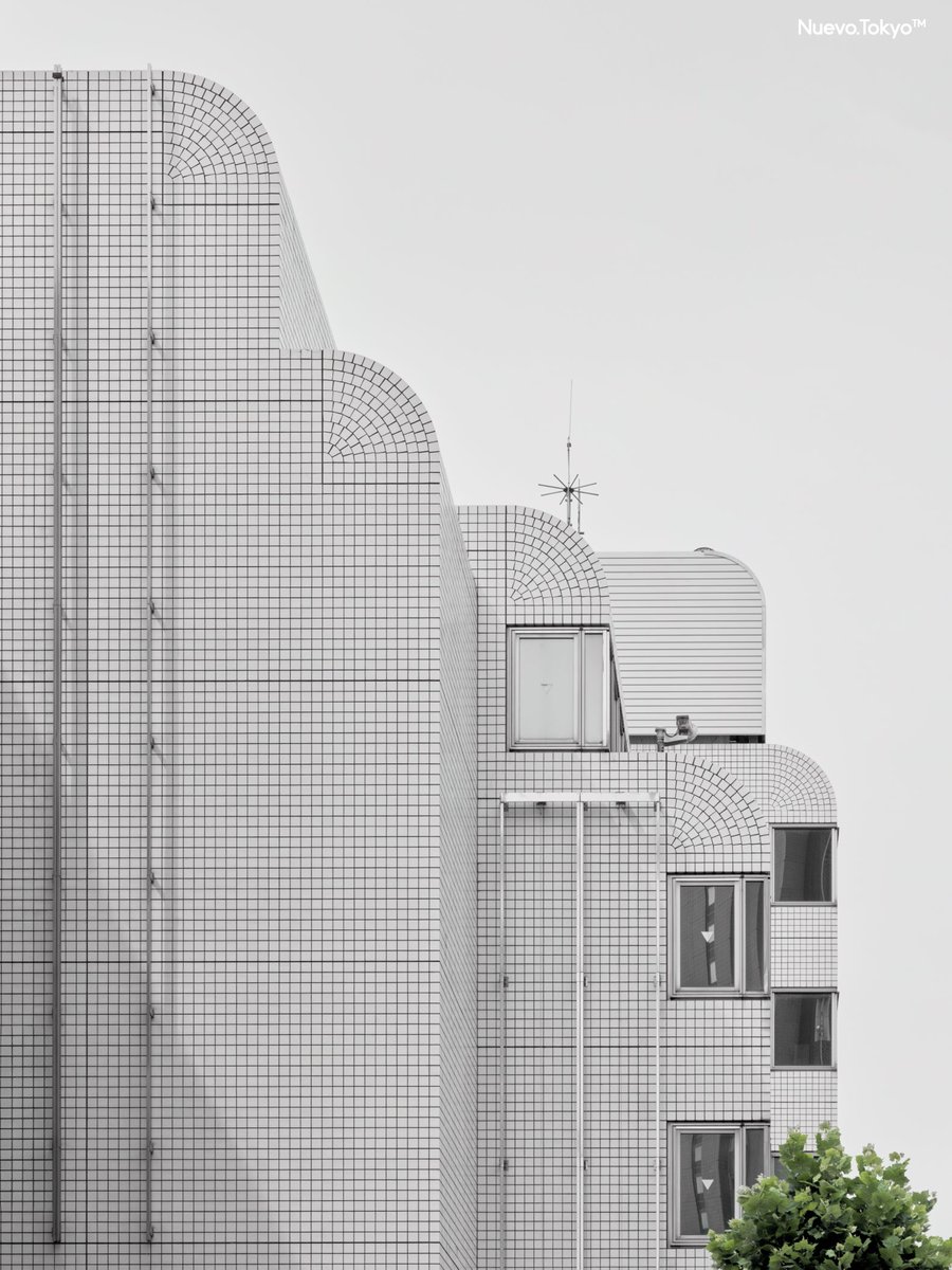 nuevo_tokyo's tweet photo. Tokyo is an incredible place to photograph 
+
Thinking that these 80s buildings will be long gone within this decade or so, encourage us to get out and shoot. Let's capture their wild beauty while they stand. https://t.co/RJwop1MC3T