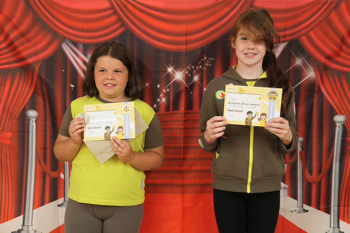GGSWChanc_dist's tweet photo. Girls working hard.  2 Silver and 3 Gold.  Way to go West Chiltington Brownies on your achievements!  🎉 
Hope you enjoy your onward adventures in Guides.  @Guiding_LaSER @GGSussexWest @GGSWStorrington  @Girlguiding https://t.co/evvZoVnXF0
