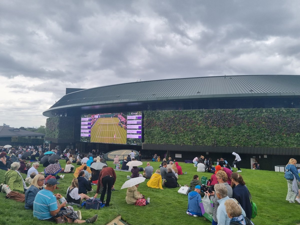 Today we are at Wimbledon thanks to the <a href="/the_LTA/">LTA</a> schools tickets! We've already seen Katie Boulter on Court 18, and Princess Kate was there! We've now arrived on Court 1 to watch Alcaraz and Cam Norrie later! 🎾 #SFCSport