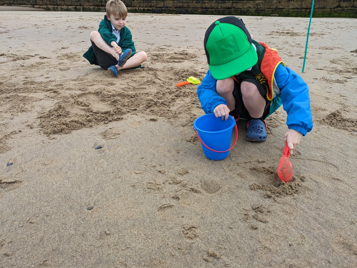 WCofE_Elm's tweet photo. We are having a lovely time at the seaside 😀 https://t.co/ufMurReNou