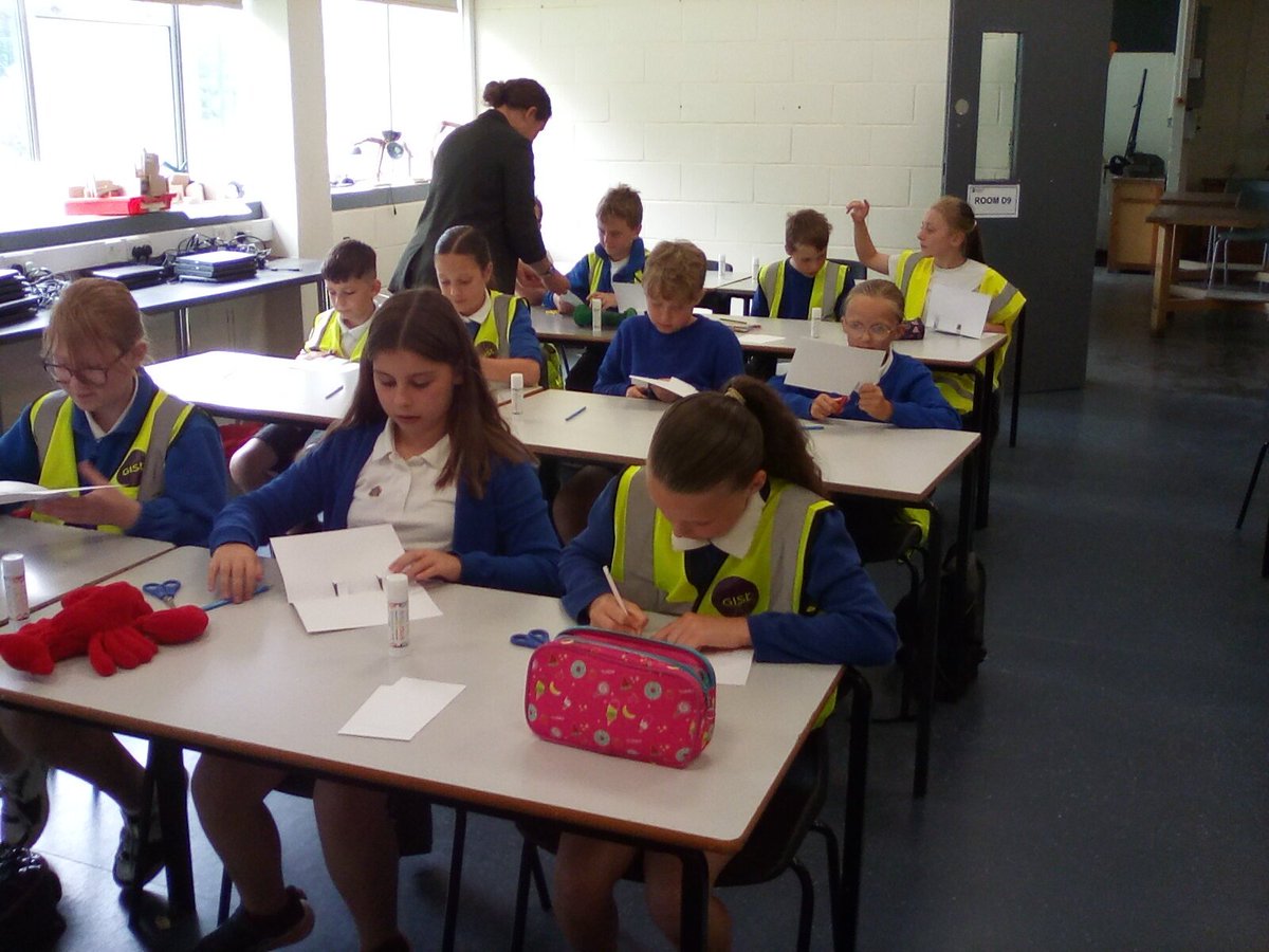 year5barwell's tweet photo. Peek at a day at Heath Lane Year @barwellacademy @HLA_Bethebest https://t.co/ytEr35GHUO
