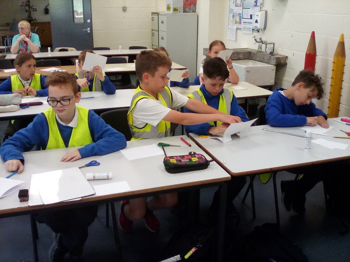 year5barwell's tweet photo. Peek at a day at Heath Lane Year @barwellacademy @HLA_Bethebest https://t.co/ytEr35GHUO