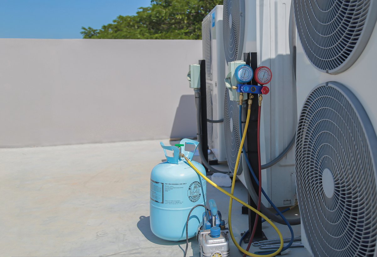 CEEWIndia's tweet photo. #NewStudy

Preventing emissions during &amp; after a cooling system's life could save 2 billion tons of CO2 eq by 2050: new CEEW study

Lifecycle refrigerant management (LRM) is vital for sustainable cooling in India. But what are the implementation challenges?

Read👇 https://t.co/2r1lpnf1lT