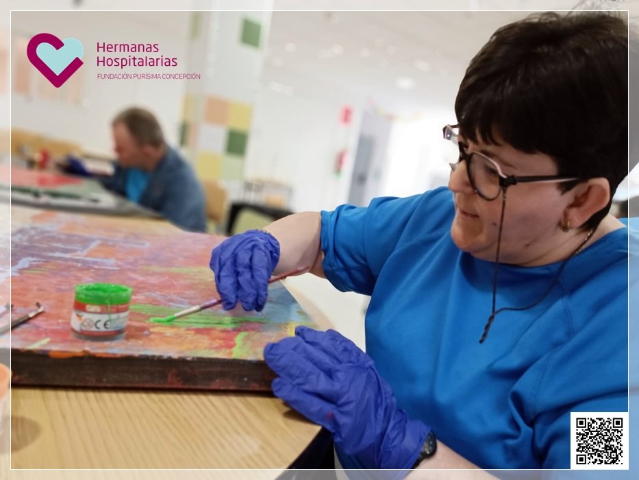 HospitalariasGr's tweet photo. El taller veraniego que explora la creatividad y desarrolla habilidades #TallerDePintura No solo ofrece una forma de expresión artística, tb brinda una serie de beneficios adicionales, entre otros: el reciclaje. #DiscapacidadIntelectual CO #Realidad2003 https://t.co/F8plGNxQFP https://t.co/laFv7ebzt3