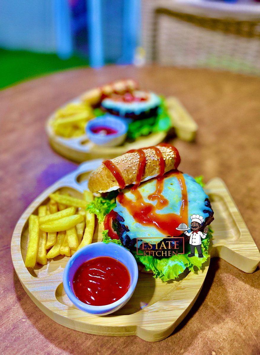 EstateKitchen's tweet photo. Burgers are a delicious marriage of meat, cheese, and bread and a perfect balance of simplicity and satisfaction.
Enjoy either Chicken or Beef Burger 🍔 from Estate Kitchen @ 40 cedis..

#estatekitchen 
#burgers 
#perfection 
#satisfaction 
#visitvolta 
#ho
#alayestreet
#hubtel https://t.co/DvjWykUkx4