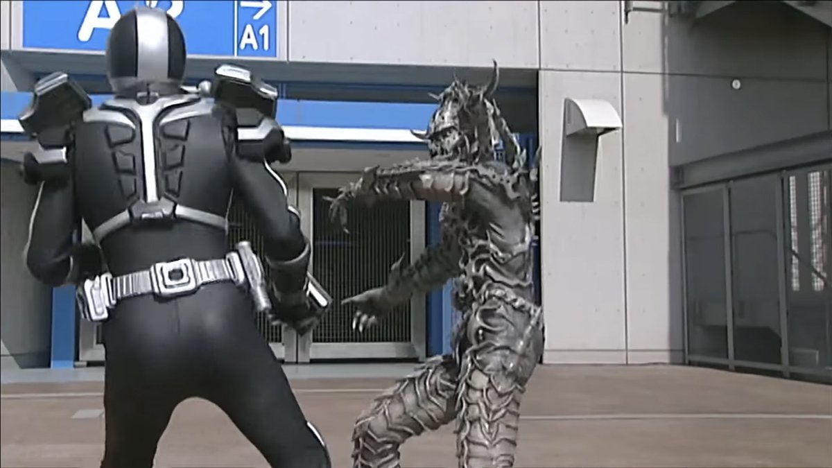 ドラゴンオルフェノク龍人態 パワー溢れる魔人態とは対象的なスピード