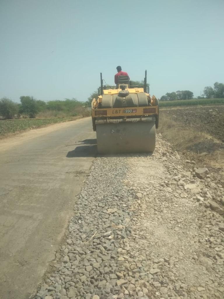 mlamangeshbjp's tweet photo. विकासपर्व...
चाळीसगाव तालुक्यातील तळोदे प्रदे ते शिरसगाव (४ किमी) आणि शिरसगाव ते आडगाव (४.२ किमी) या रस्त्याचे रुंदीकरण, मजबुतीकरण व डांबरीकरणं काम प्रगतीपथावर आहे. (1/2)
#pwdworks
#chalisgaon
#csn
#development
#विकासपर्व https://t.co/nO8yVBocSy