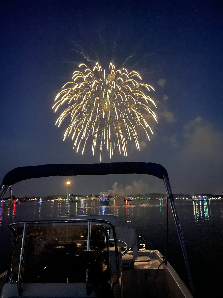 Happy 4th y’all ❤️💙 Got to celebrate last night on the River with <a href="/ZacCole_/">Zac Cole</a> and it did not disappoint 🎆🇺🇸