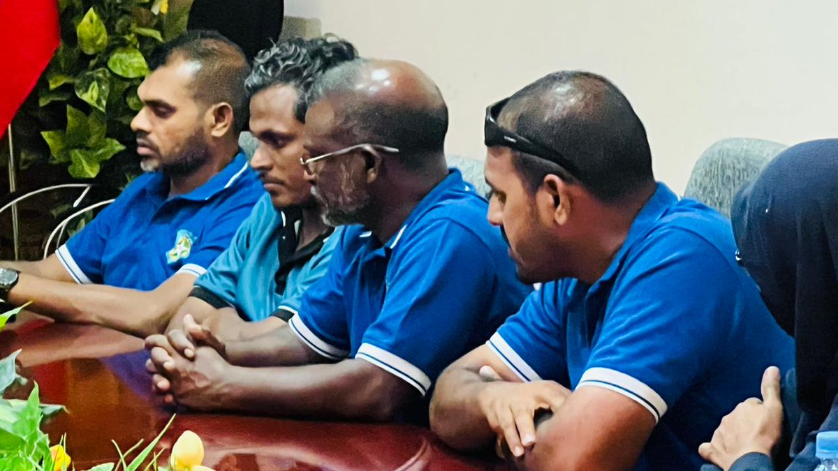 jpcampaign2023's tweet photo. ރ އަތޮޅިގައި ހަރަކާތްތެރިވާ ކެމްޕއިން ޓީމް  މިއަދު އުނގޫފާރަށް ވަޑައިގެން ކެމްޕެއިން ޙަރަކާތްތައް ކުރިއަށް ގެންދަވަނީ

#Qasim2023
#Haaskandaalaa
#Hamajeheyne https://t.co/aXn7O7XaO2