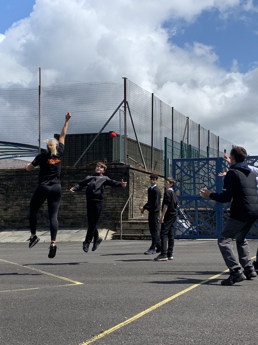 The final session of #beyondthebaseline thank you so much for being our mentor <a href="/Robyn_Love13/">Robyn Love</a>  and <a href="/YouthSportTrust/">Youth Sport Trust</a> for the opportunity!! Our pupils have developed life skills as well as a love for tennis 🎾🎾@Head_CCA <a href="/AHT_CCA/">Dillon</a> <a href="/DeputyHead_CCA/">Chris Whittaker</a> @DSL_CCA